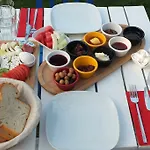 Lapis Port Surf Frühstückspension Alaçatı