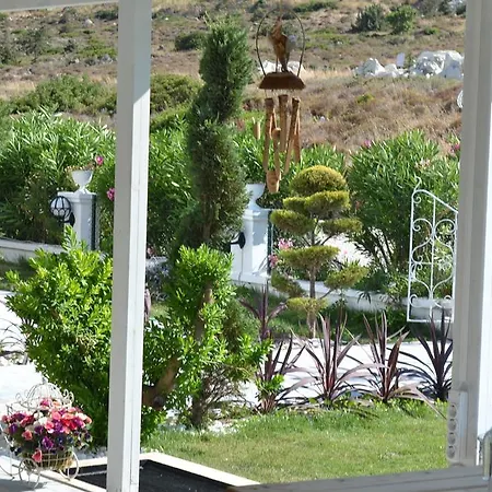 Lapis Port Surf Bed & Breakfast Alaçatı