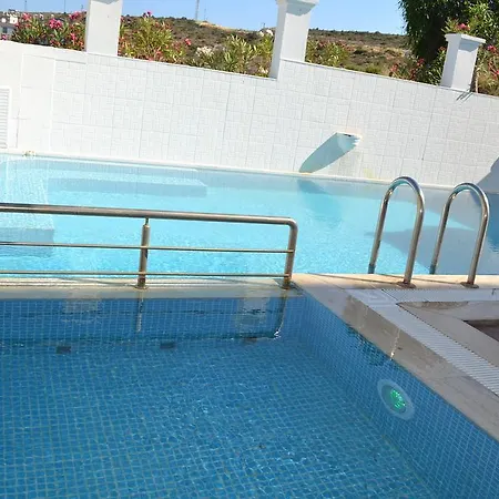 Lapis Port Surf Oda ve Kahvaltı 2*