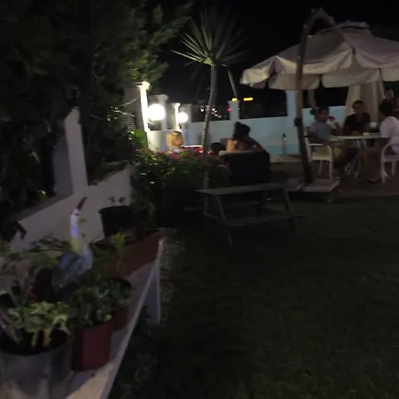 Oda ve Kahvaltı Lapis Port Surf 2*