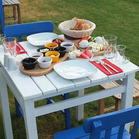 Lapis Port Surf Bed & Breakfast Alaçatı